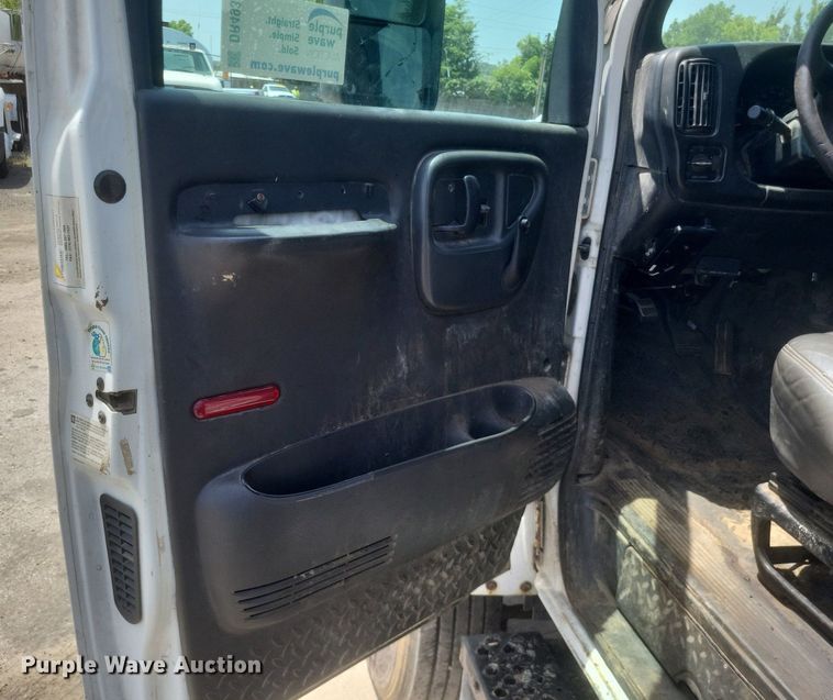 image for item DR4934 2004 GMC C7500 dump truck