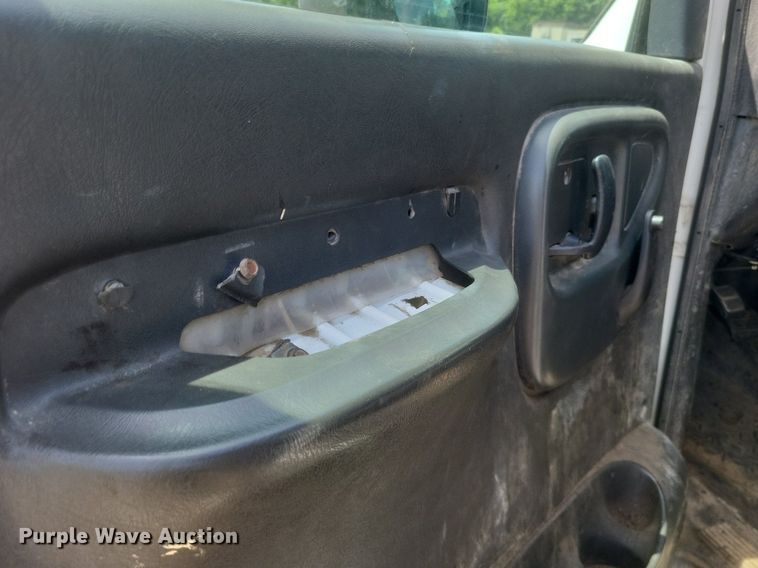 image for item DR4934 2004 GMC C7500 dump truck