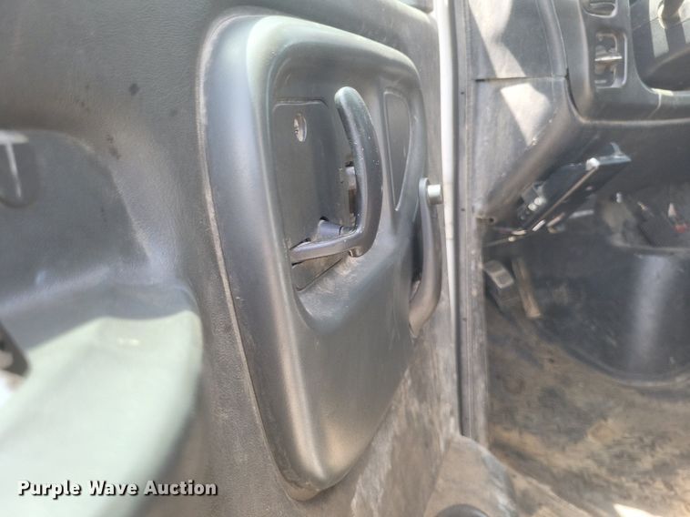 image for item DR4934 2004 GMC C7500 dump truck