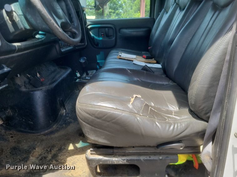 image for item DR4934 2004 GMC C7500 dump truck