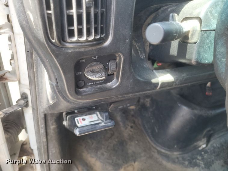 image for item DR4934 2004 GMC C7500 dump truck