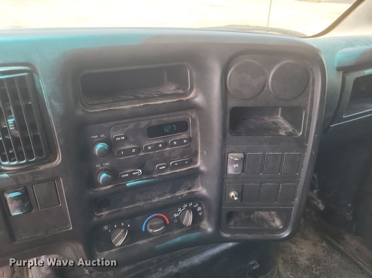 image for item DR4934 2004 GMC C7500 dump truck