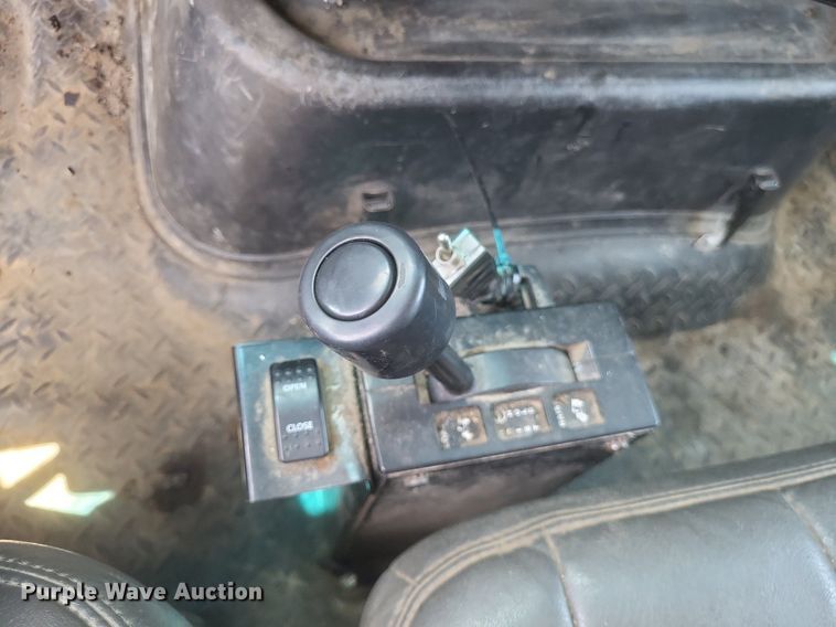 image for item DR4934 2004 GMC C7500 dump truck