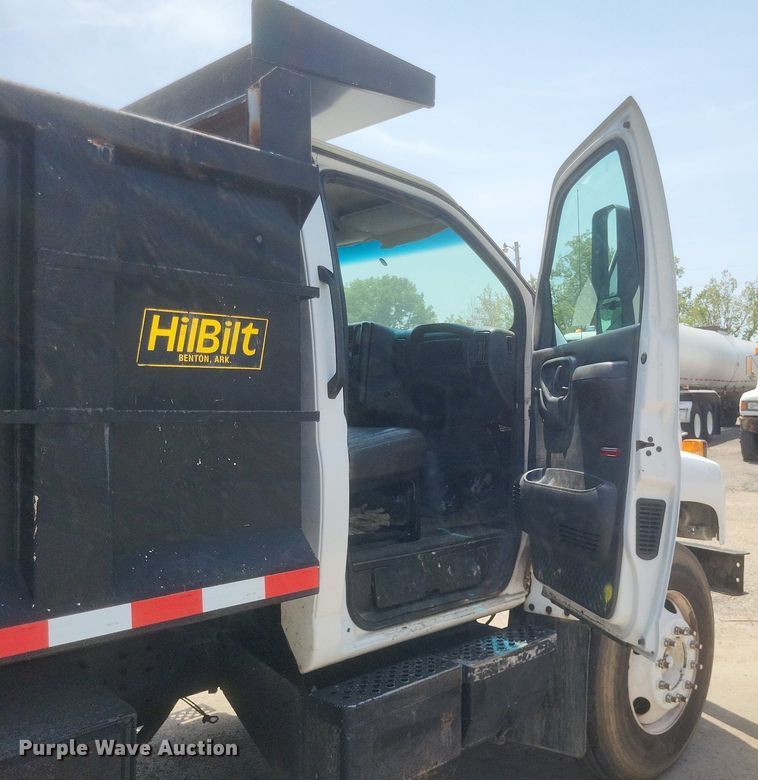 image for item DR4934 2004 GMC C7500 dump truck
