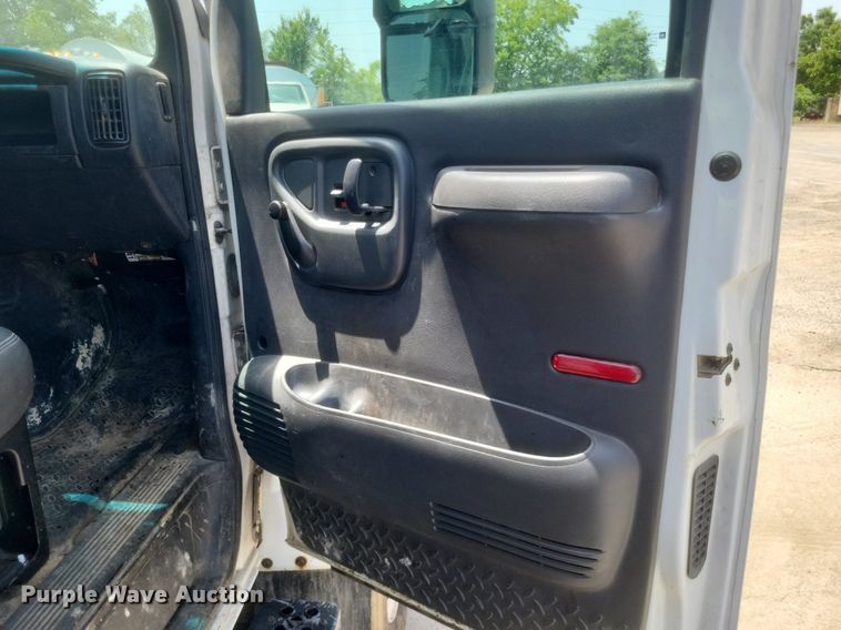 image for item DR4934 2004 GMC C7500 dump truck