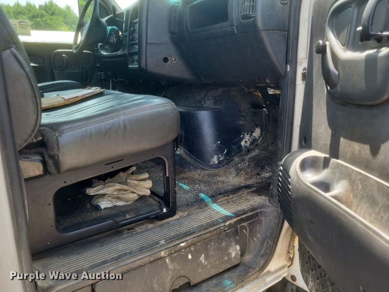 image for item DR4934 2004 GMC C7500 dump truck