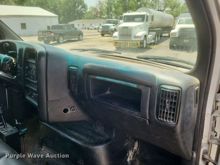 image for item DR4934 2004 GMC C7500 dump truck