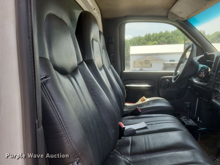 image for item DR4934 2004 GMC C7500 dump truck