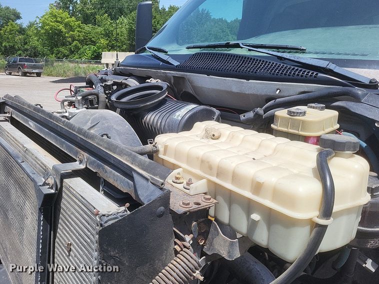 image for item DR4934 2004 GMC C7500 dump truck