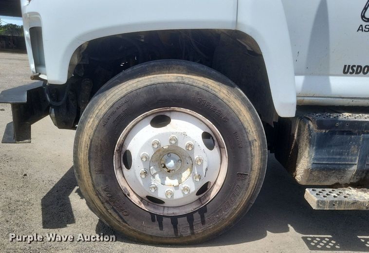 image for item DR4934 2004 GMC C7500 dump truck