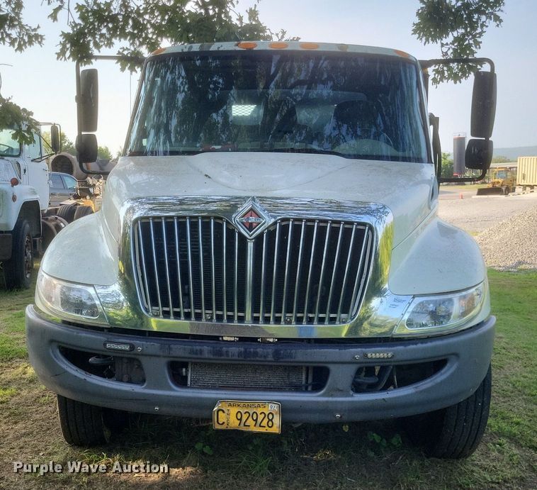 image for item DR4939 2011 International  DuraStar 4400 flatbed truck