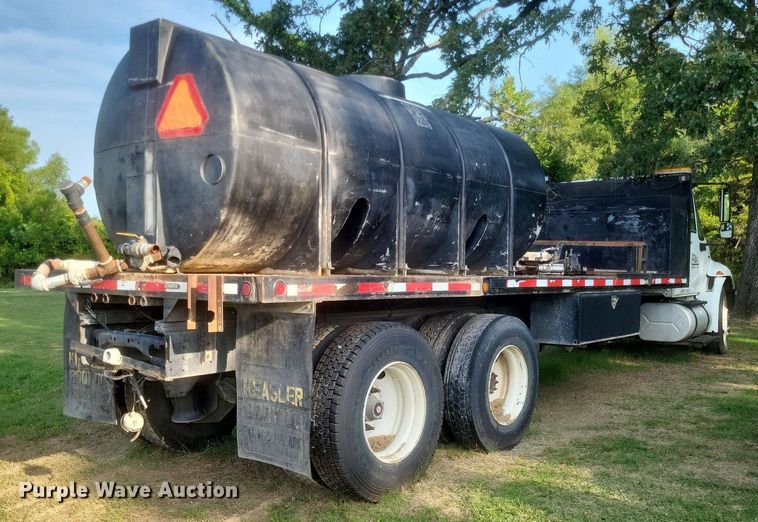 image for item DR4939 2011 International  DuraStar 4400 flatbed truck