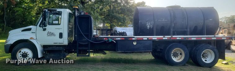 image for item DR4939 2011 International  DuraStar 4400 flatbed truck