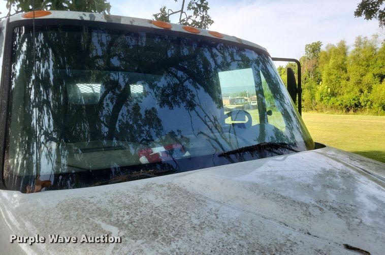 image for item DR4939 2011 International  DuraStar 4400 flatbed truck