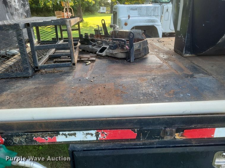 image for item DR4939 2011 International  DuraStar 4400 flatbed truck