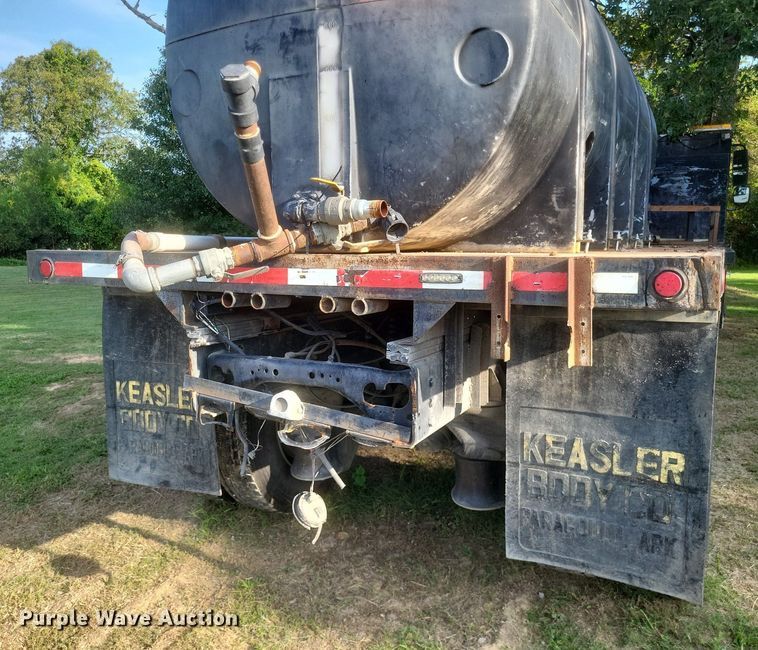 image for item DR4939 2011 International  DuraStar 4400 flatbed truck