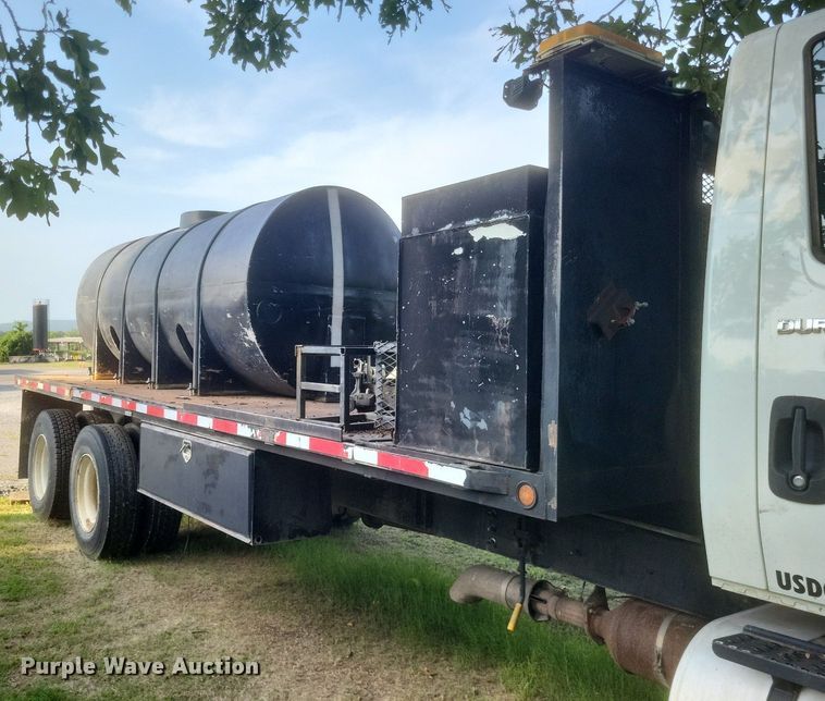 image for item DR4939 2011 International  DuraStar 4400 flatbed truck