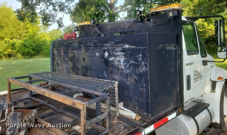 image for item DR4939 2011 International  DuraStar 4400 flatbed truck