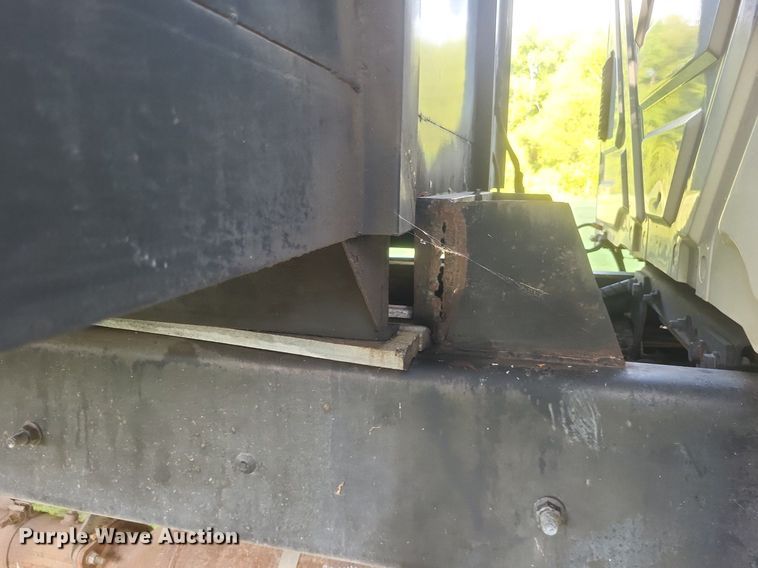 image for item DR4939 2011 International  DuraStar 4400 flatbed truck