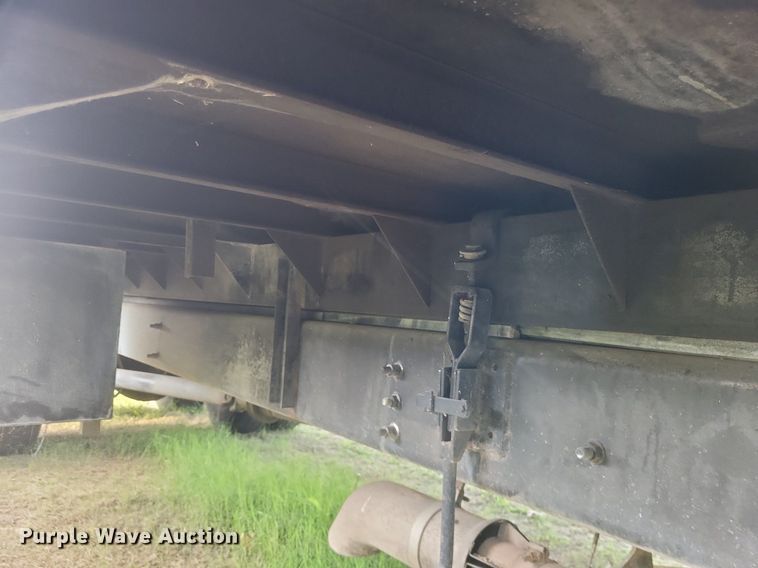 image for item DR4939 2011 International  DuraStar 4400 flatbed truck