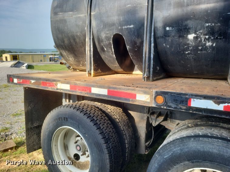 image for item DR4939 2011 International  DuraStar 4400 flatbed truck