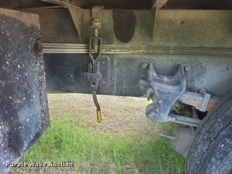 image for item DR4939 2011 International  DuraStar 4400 flatbed truck