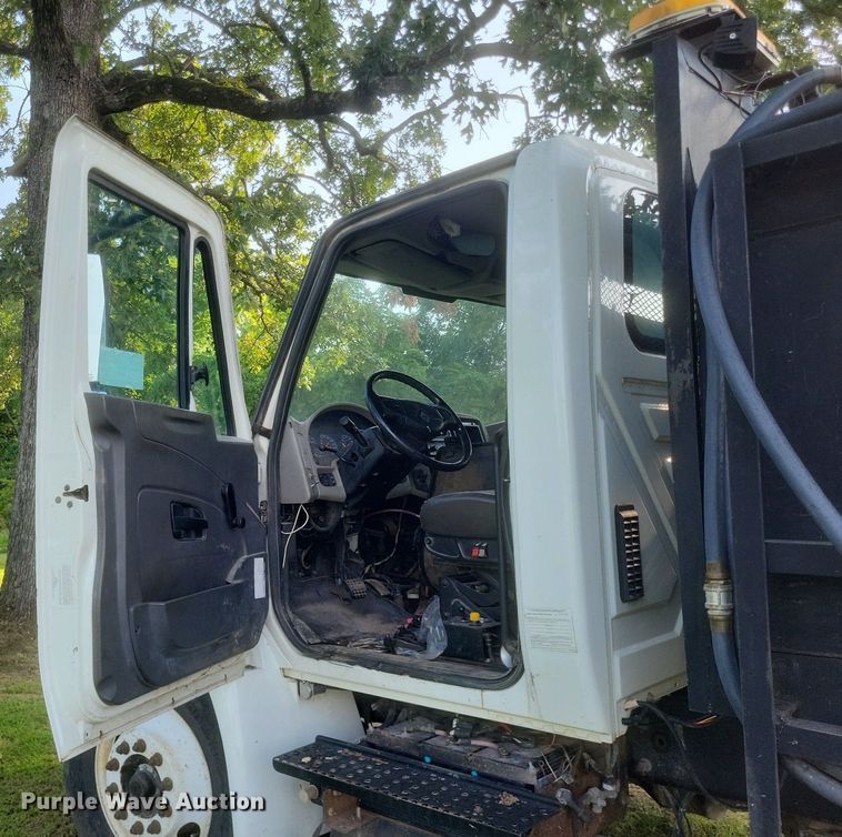 image for item DR4939 2011 International  DuraStar 4400 flatbed truck