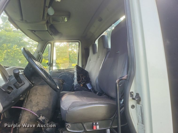 image for item DR4939 2011 International  DuraStar 4400 flatbed truck