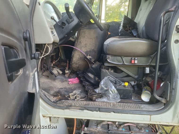 image for item DR4939 2011 International  DuraStar 4400 flatbed truck