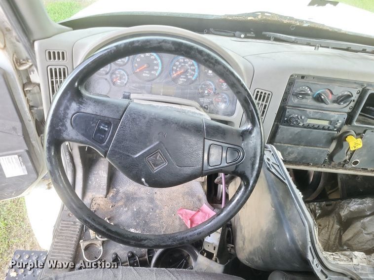 image for item DR4939 2011 International  DuraStar 4400 flatbed truck