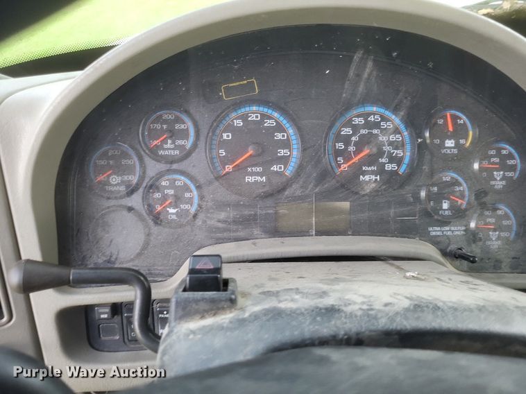 image for item DR4939 2011 International  DuraStar 4400 flatbed truck