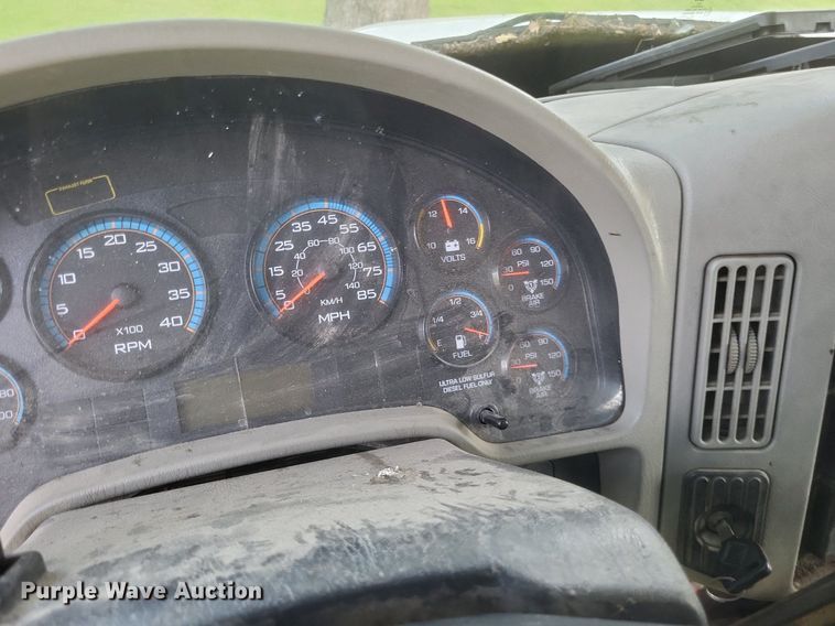 image for item DR4939 2011 International  DuraStar 4400 flatbed truck