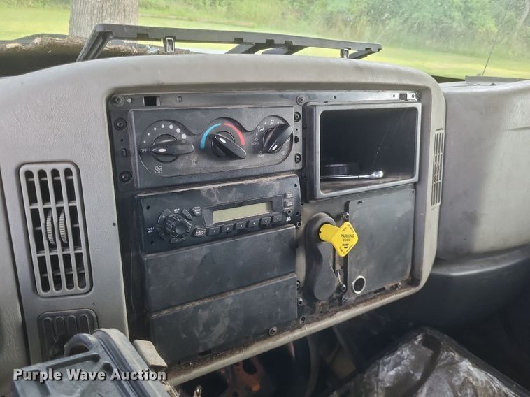 image for item DR4939 2011 International  DuraStar 4400 flatbed truck