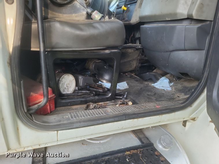 image for item DR4939 2011 International  DuraStar 4400 flatbed truck