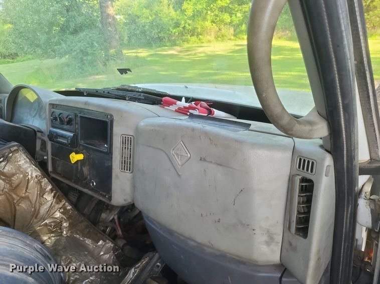 image for item DR4939 2011 International  DuraStar 4400 flatbed truck