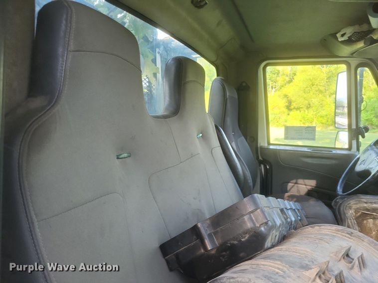 image for item DR4939 2011 International  DuraStar 4400 flatbed truck