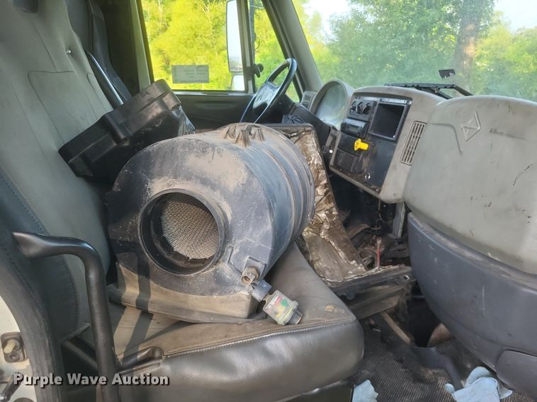 image for item DR4939 2011 International  DuraStar 4400 flatbed truck