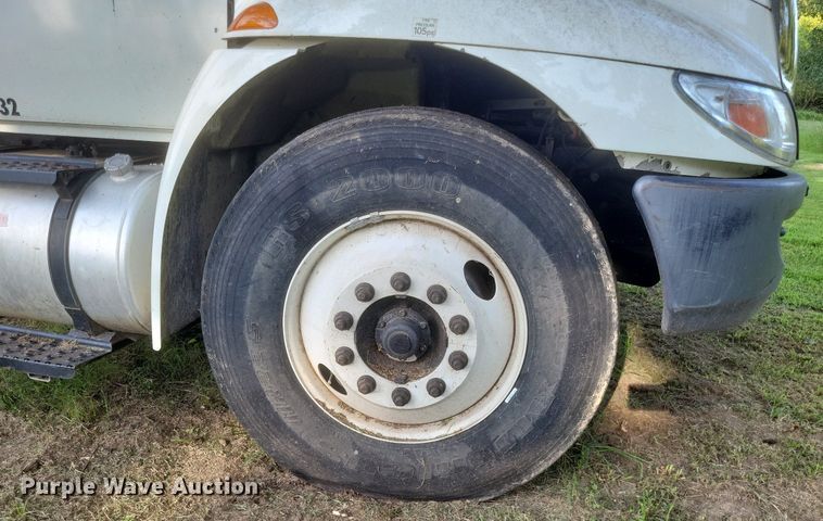 image for item DR4939 2011 International  DuraStar 4400 flatbed truck