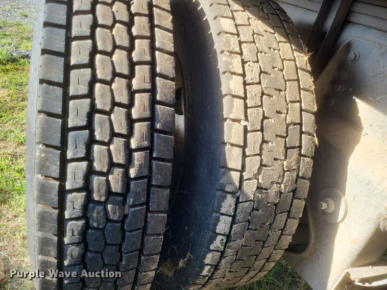 image for item DR4939 2011 International  DuraStar 4400 flatbed truck