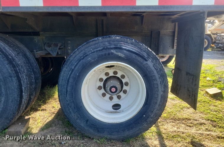 image for item DR4939 2011 International  DuraStar 4400 flatbed truck