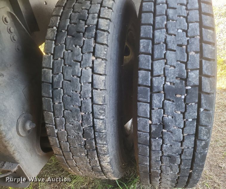 image for item DR4939 2011 International  DuraStar 4400 flatbed truck