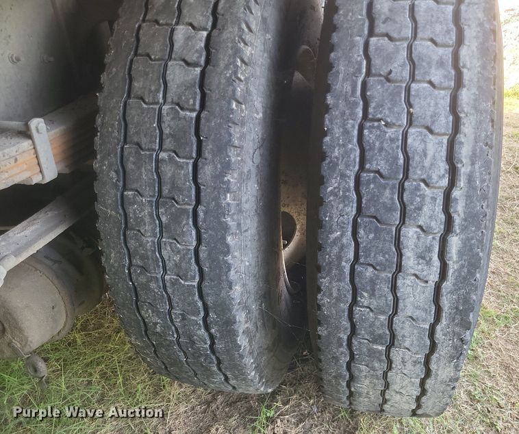 image for item DR4939 2011 International  DuraStar 4400 flatbed truck