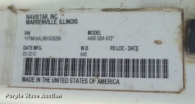 image for item DR4939 2011 International  DuraStar 4400 flatbed truck