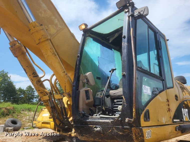 image for item DR4960 2005 Caterpillar  330C L excavator