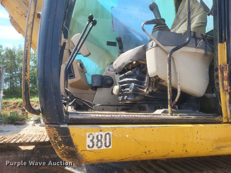 image for item DR4960 2005 Caterpillar  330C L excavator