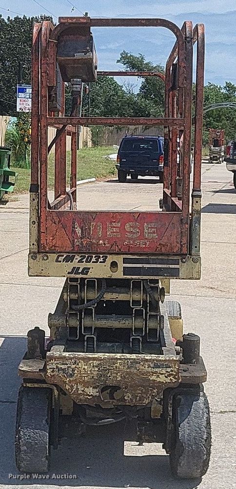 image for item DR4962 1996 JLG CM-2033 scissor lift