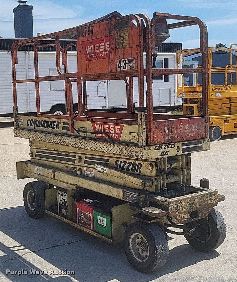 image for item DR4962 1996 JLG CM-2033 scissor lift