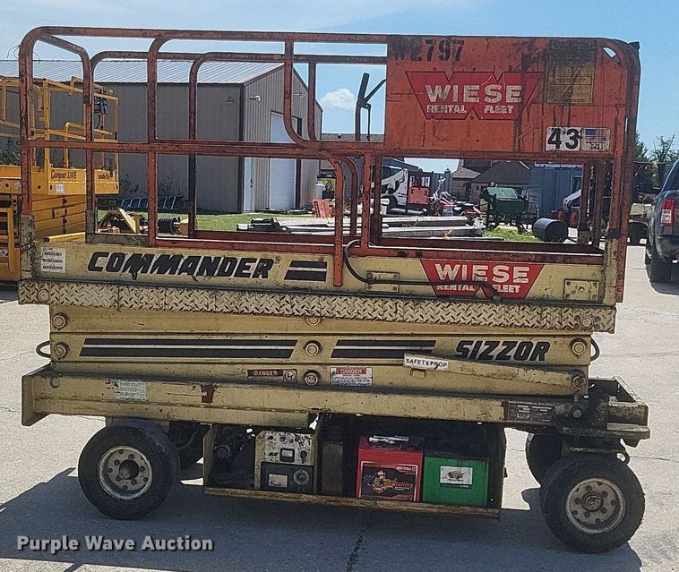 image for item DR4962 1996 JLG CM-2033 scissor lift