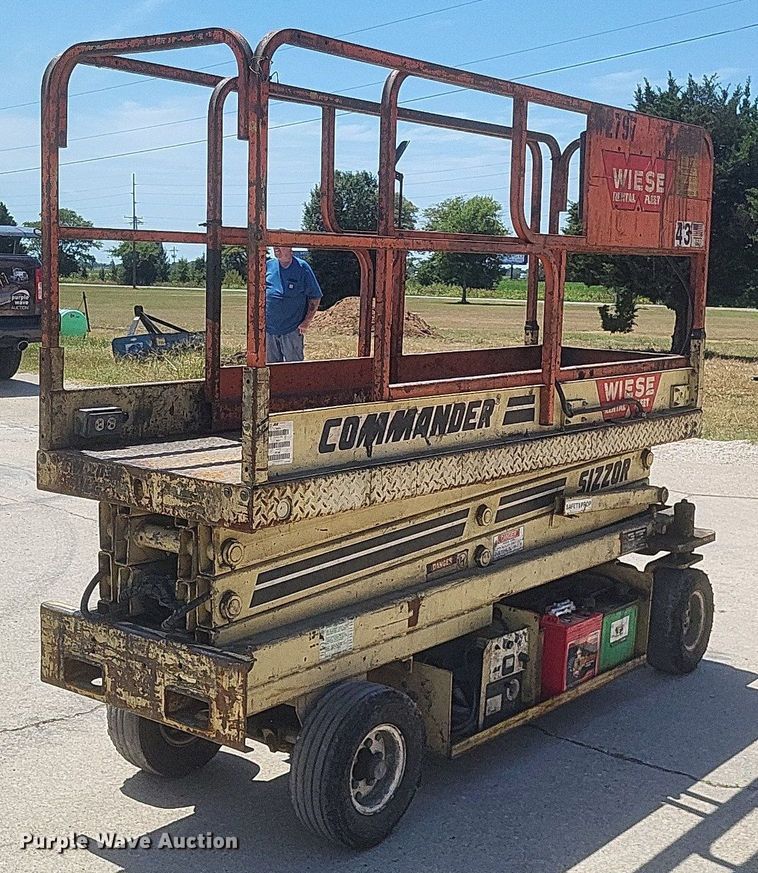 image for item DR4962 1996 JLG CM-2033 scissor lift