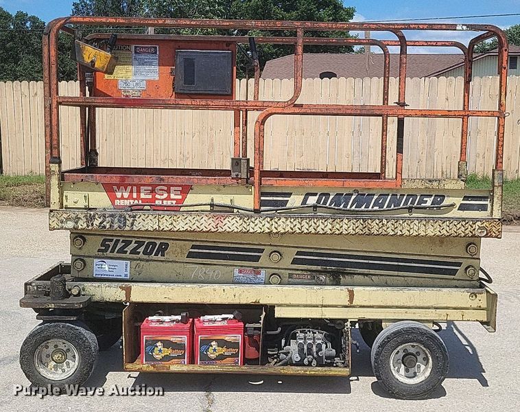 image for item DR4962 1996 JLG CM-2033 scissor lift